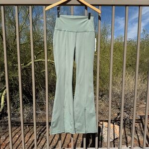 ⬇️💲Yogalicious Lux NWT Iceberg Green Flared Leggings Hi Rise